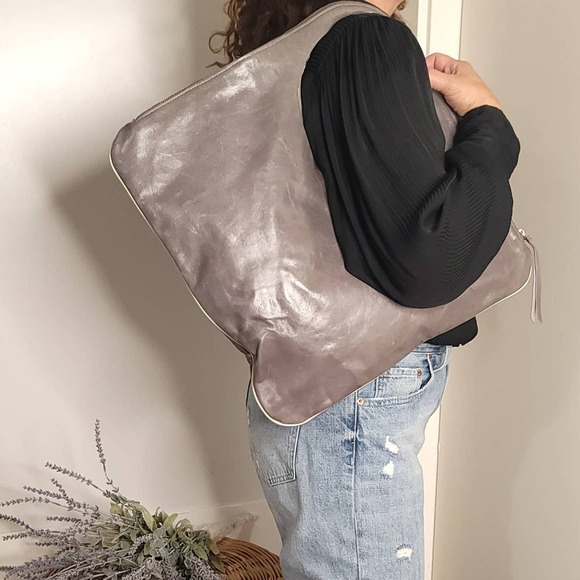 ARZA DESIGN Diamond Shoulder Bag in Grey with Pearl Trim - Picture 4 of 11